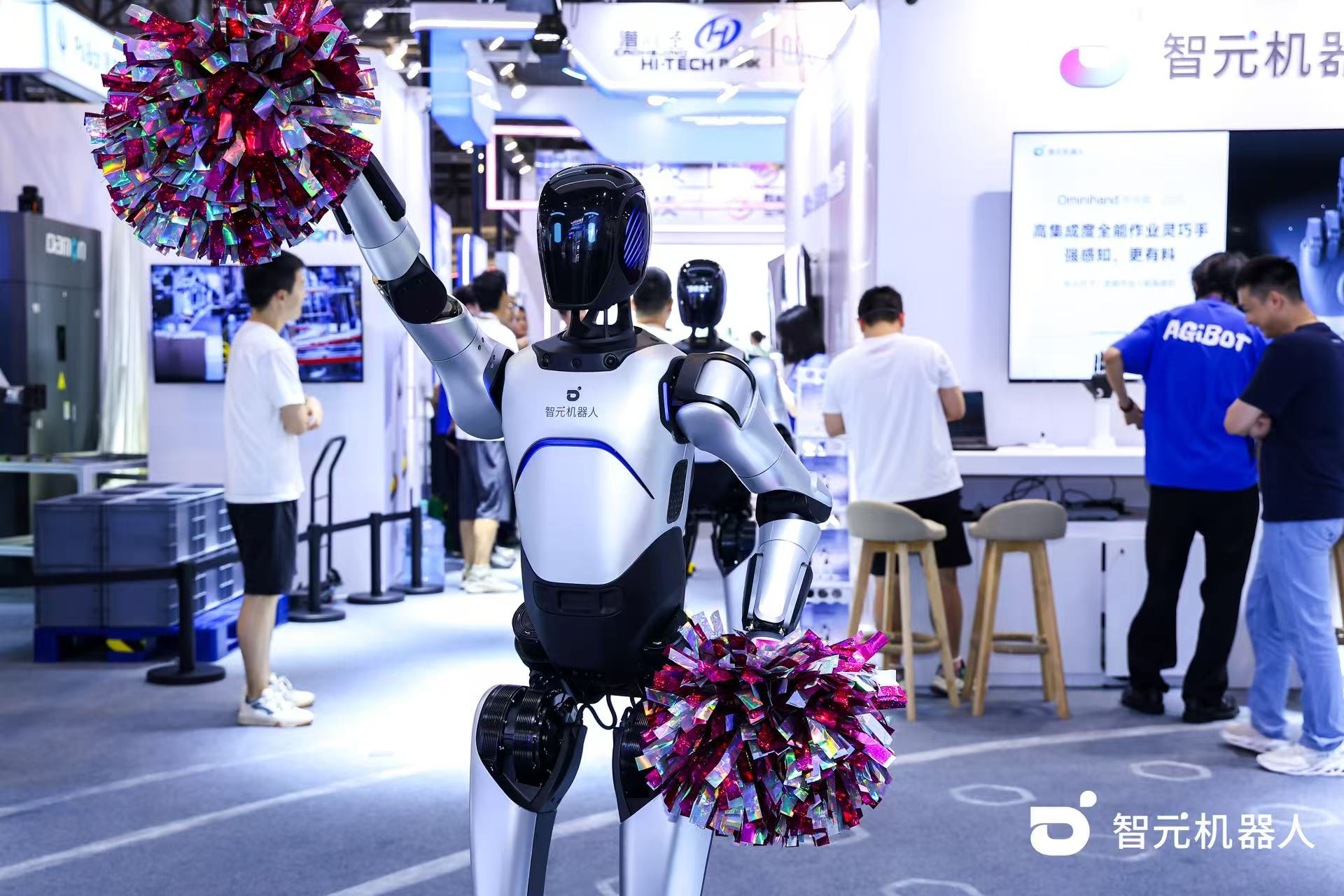 太陽成機器人 WAIC 首日展臺火爆，機器...